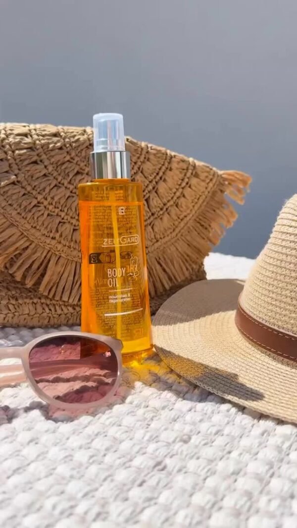 Spray solaire ou huile de soin LR – ambiance plage avec chapeau et lunettes